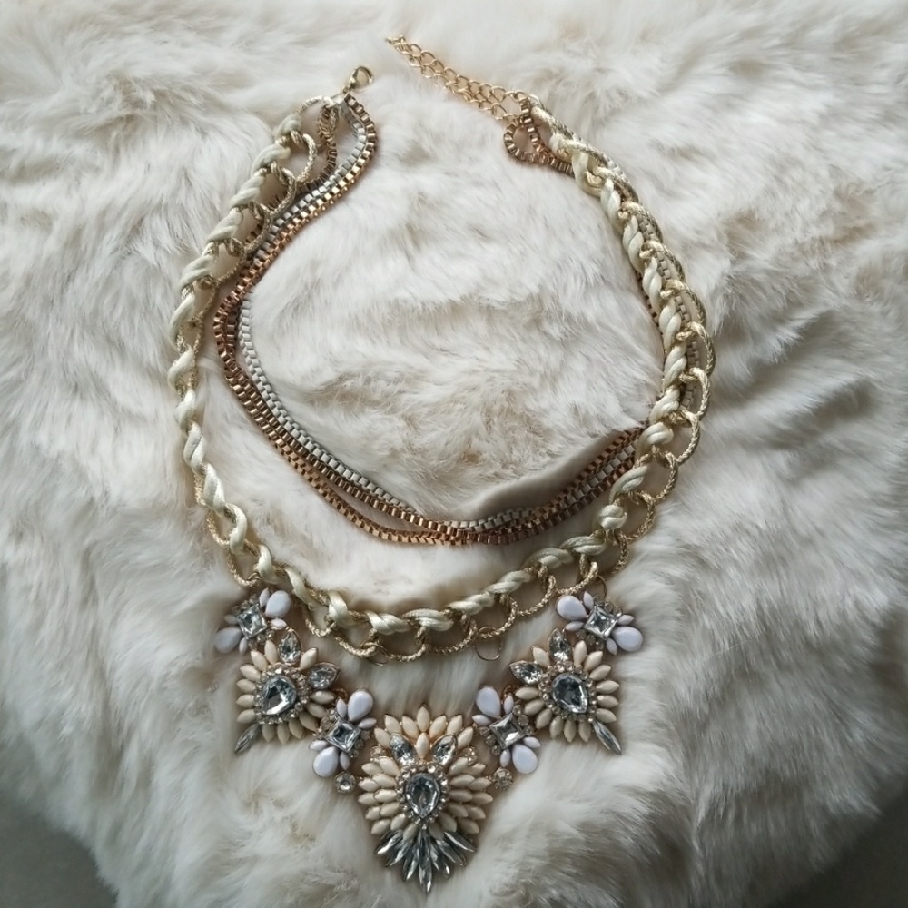 Multi-layered Floral Statement Necklace! NWOT! - Picture 3 of 5
